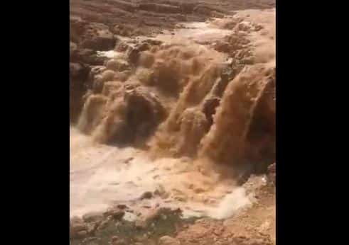 فيديو.. تساقط المياه من شلالات عرعر