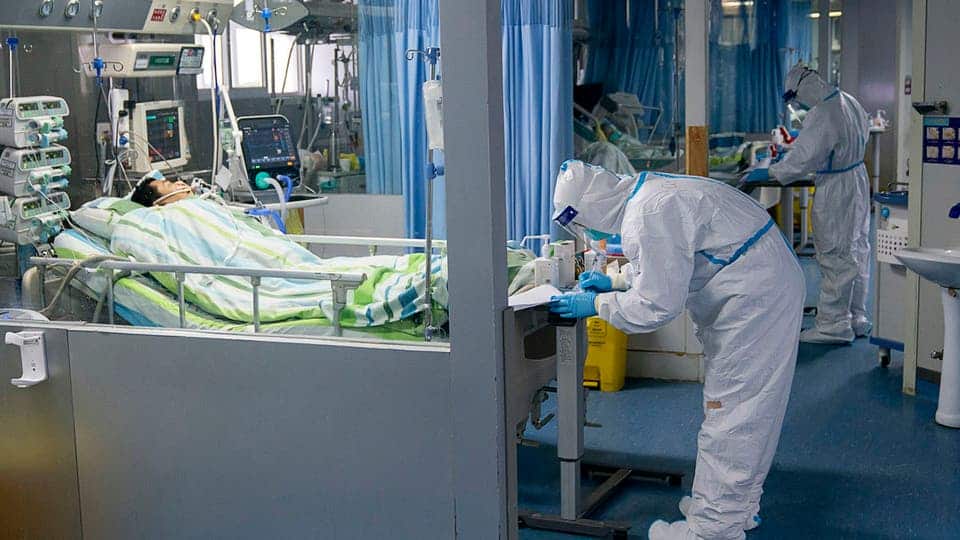 الإمارات تسجل 553 إصابة جديدة بفيروس كورونا
