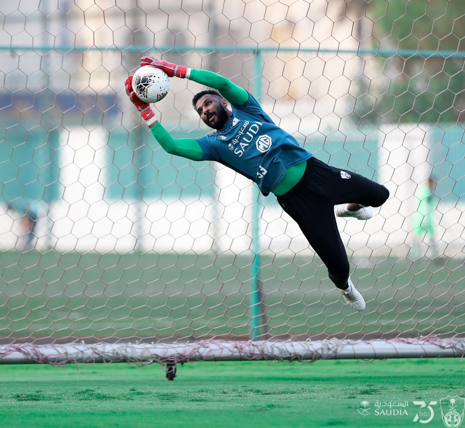 محمد العويس جاهز للمشاركة مع الأهلي