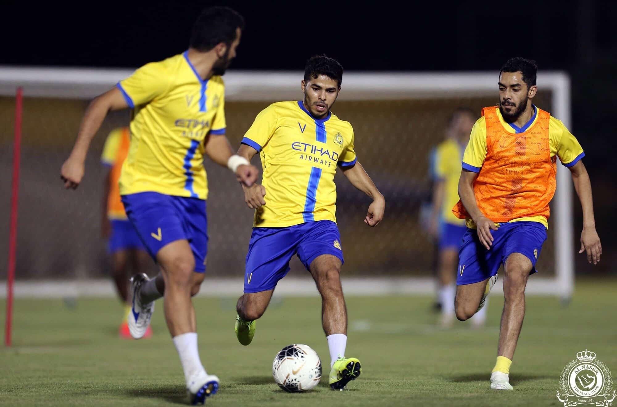 كشف هوية اللاعب الدولي المتواجد على رادار النصر