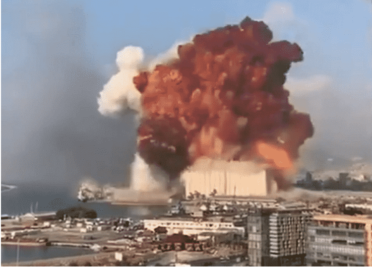 باريس: الأدلة تشير إلى أن تفجير مرفأ بيروت حادث عرضي