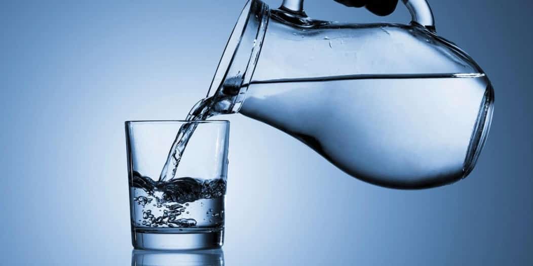 ماذا يحدث لجسمك بعد شرب الماء على معدة فارغة؟