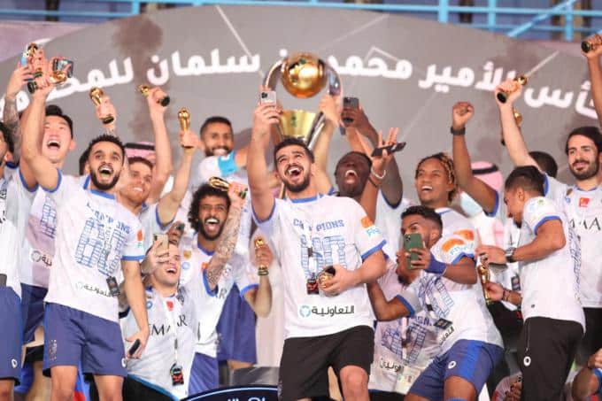 تتويج الهلال بالدوري