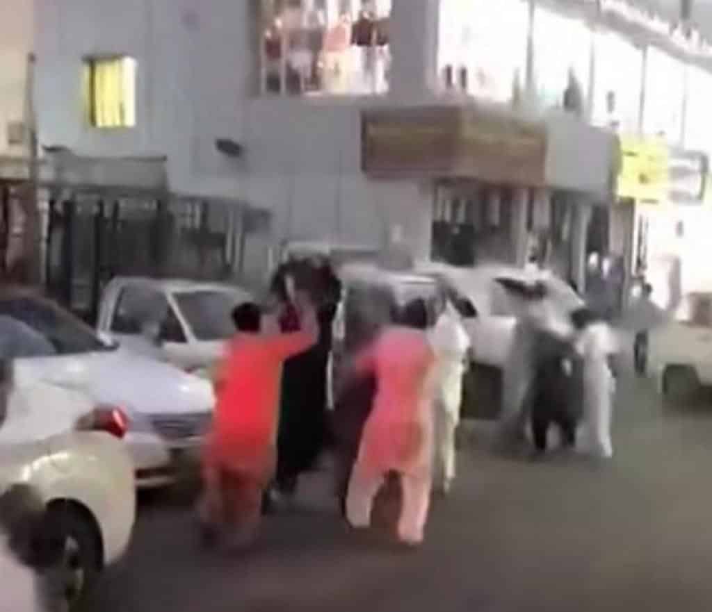 القبض على 6 باكستانيين تشاجروا بأحد الأحياء السكنية في جدة