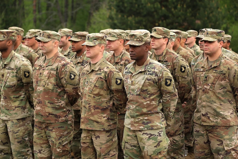 الجيش الأمريكي يمنح جنوده فرصة لوضع المكياج وارتداء الزينة (1)