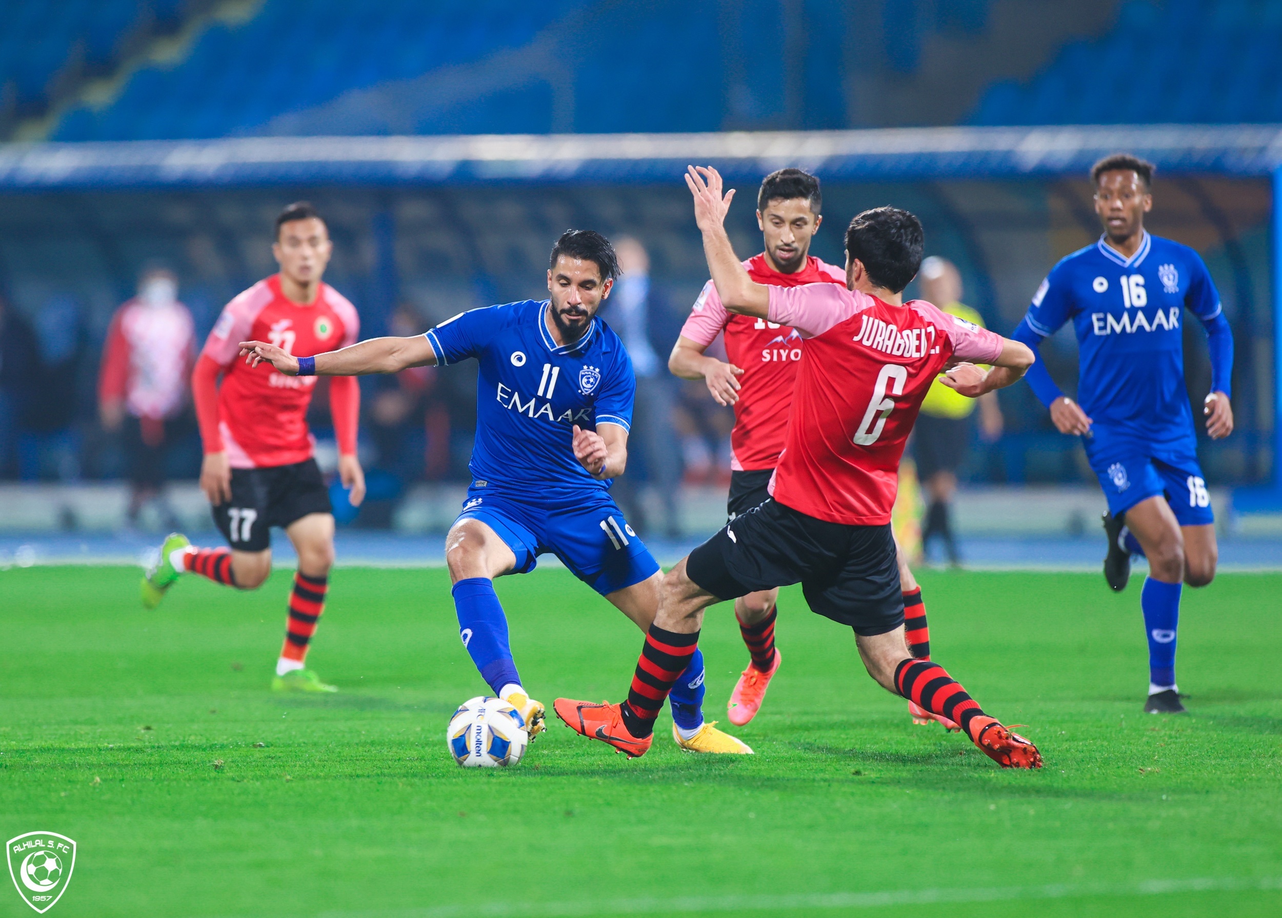 تكافؤ بتاريخ المواجهات بين الهلال واستقلال دوشنبه