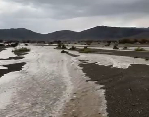 لحظة جريان سيول قيا جنوب شرق الطائف