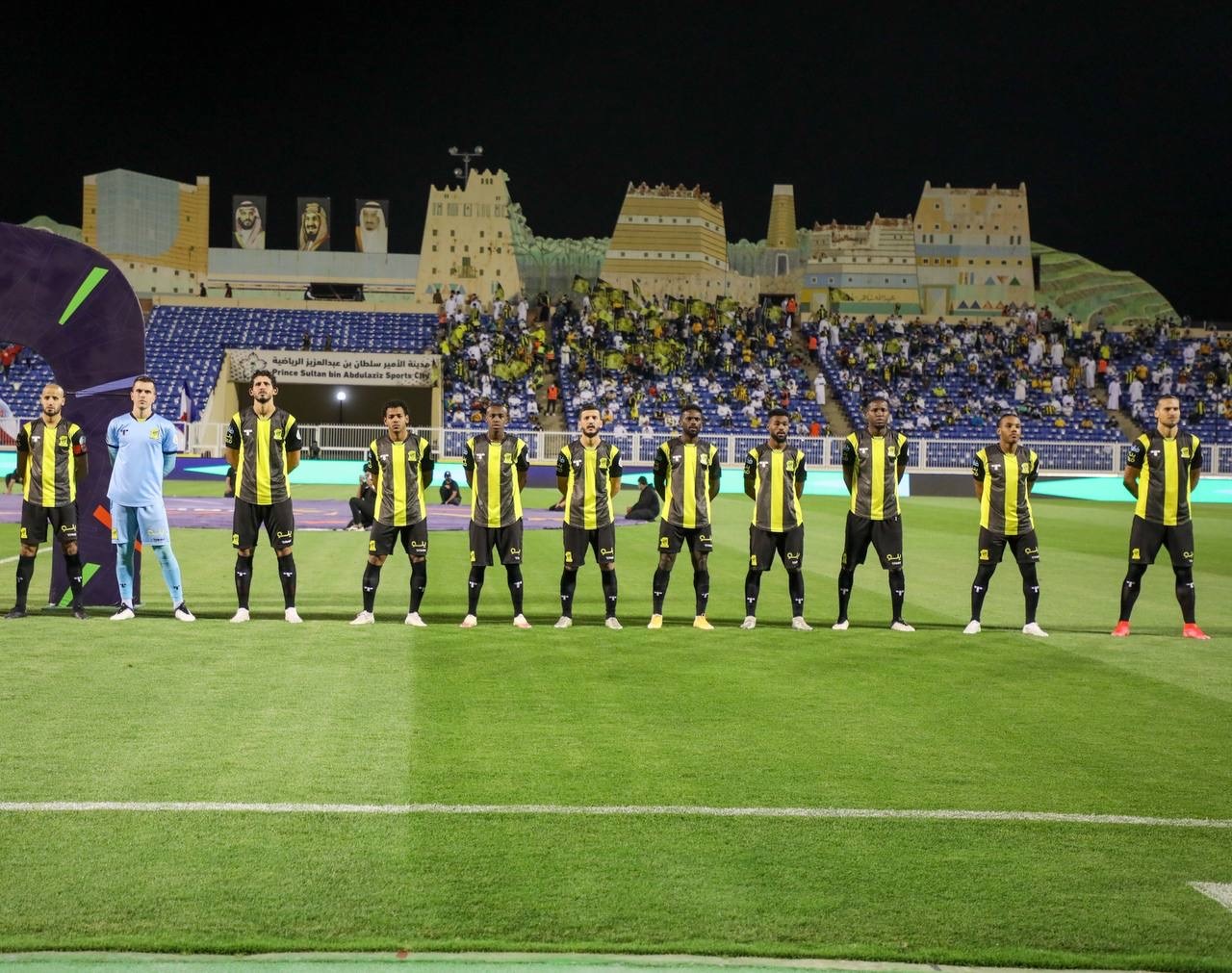 ٢٠٠ مشجع يدعمون الاتحاد ضد العين