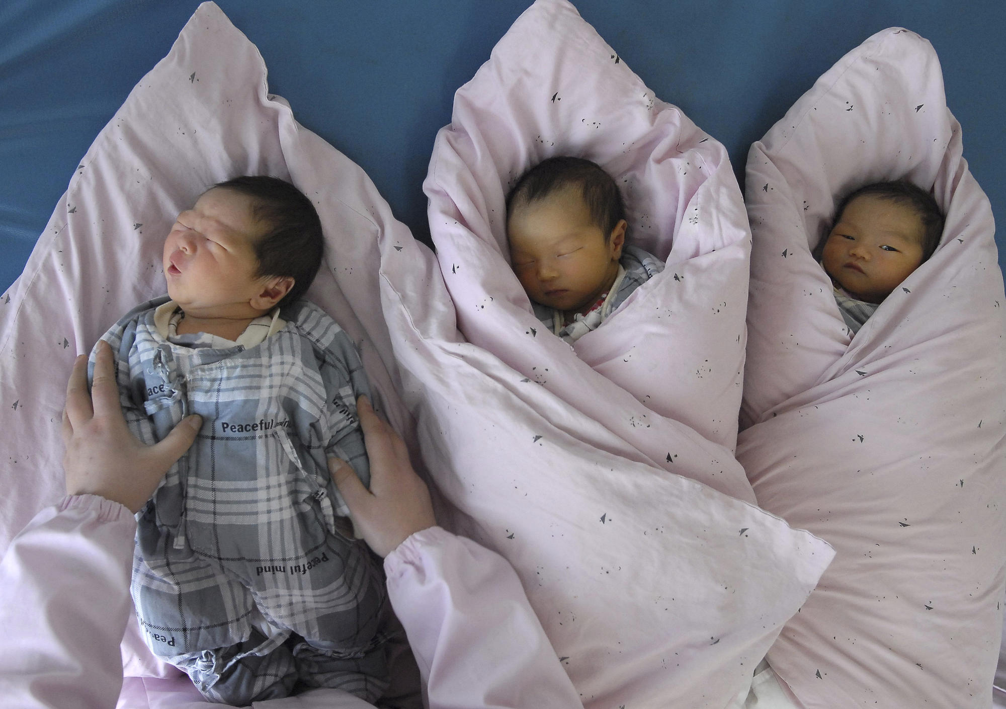 الصين تسمح للأزواج بإنجاب الطفل الثالث