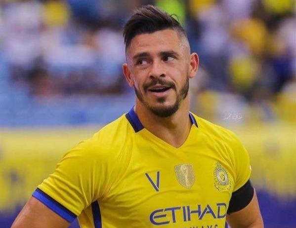 جوليانو لاعب النصر السابق