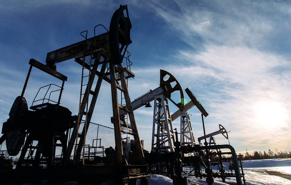سعر النفط يتجه لتسجيل أفضل أداء نصف سنوي منذ 2009