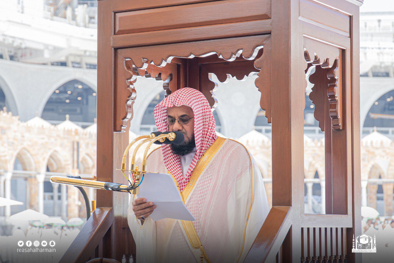 خطيب المسجد الحرام يحذر من الاتجار بالبشر: اقتصاد أسود