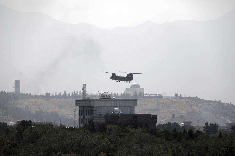 إصابة 17 بجروح خارج بوابة مطار كابل