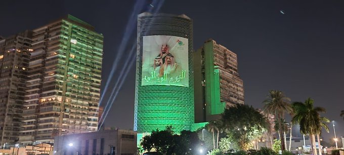 سفارة المملكة بـ القاهرة تتوشح باللون الأخضر