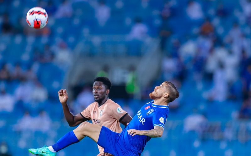 الهلال والرائد