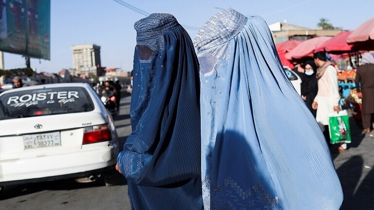 طالبان تحظر ركوب سيارات الأجرة على غير المحجبات