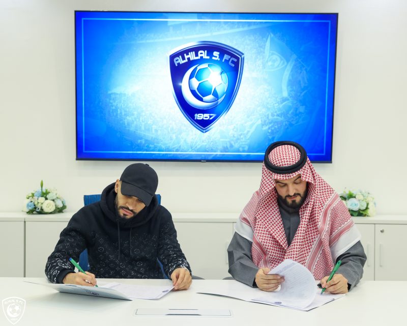 محمد البريك يجدد لـ الهلال