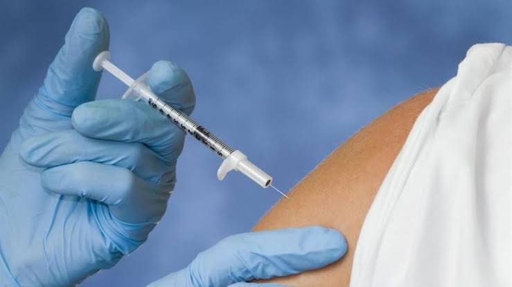 الصحة توضح نوع اللقاح المتاح في الجرعة التنشيطية
