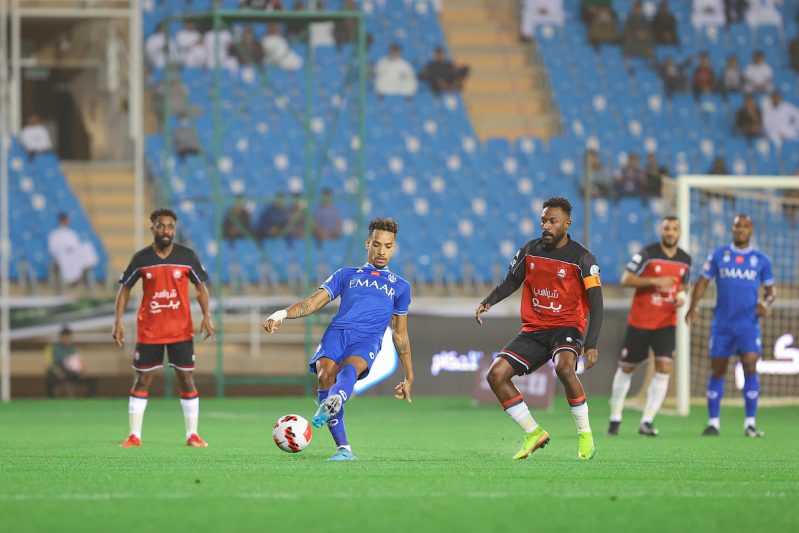 الهلال ضد الرائد