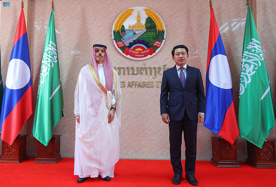 وزير الخارجية يبحث في لاوس تعزيز العلاقات الثنائية