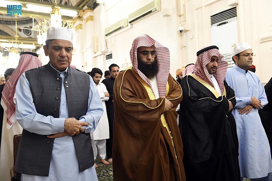 رئيس وزراء جمهورية باكستان يزور المسجد النبوي
