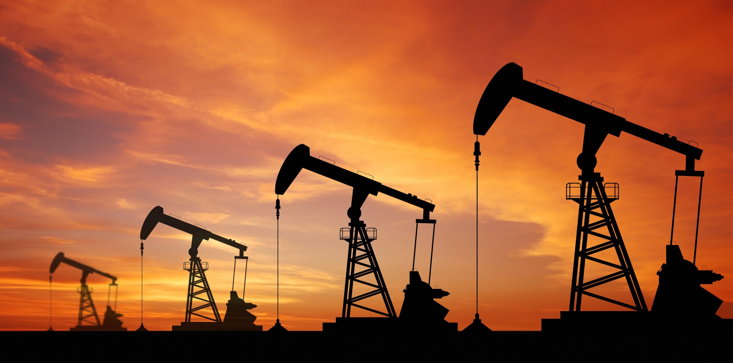 أسعار النفط تتجه للارتفاع بعد انخفاض 6 أشهر