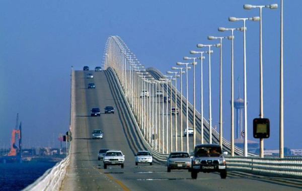 جسر الملك فهد يُذكر بشروط سفر العمالة المنزلية