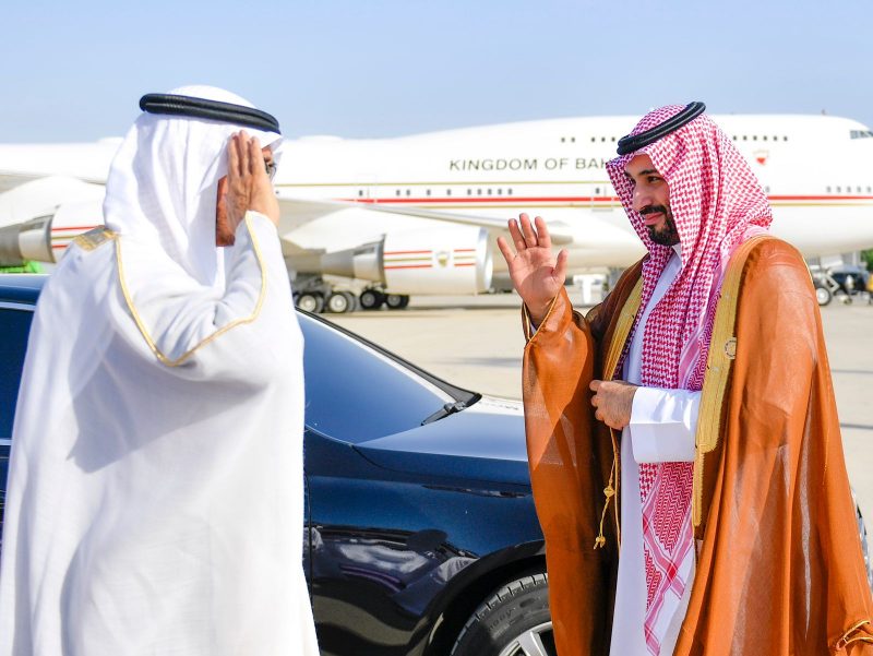 محمد بن سلمان في مقدمة مودعي رئيس الإمارات لدى مغادرته جدة - المواطن