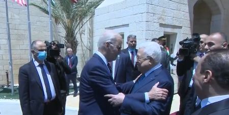 الرئيس الفلسطيني لـ بايدن : نحن لسنا إرهابيين