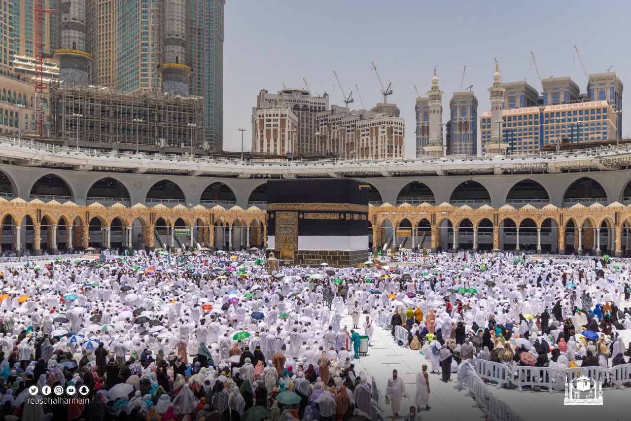 5 مواقع لإجابة السائلين في المسجد الحرام
