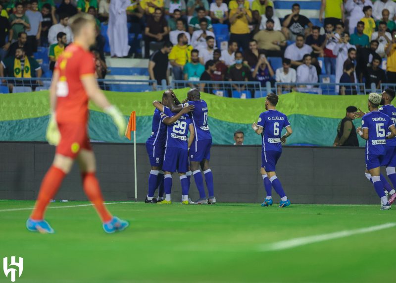 إيغالو - الهلال والخليج