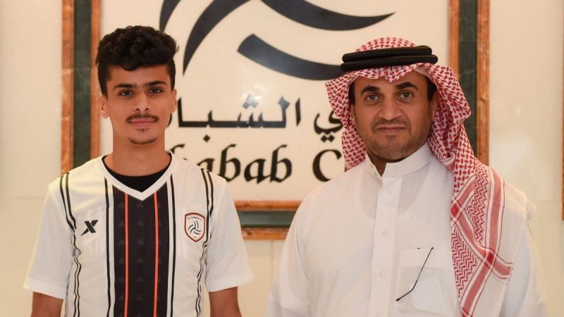 عبدالإله الشمري لاعب نادي الشباب