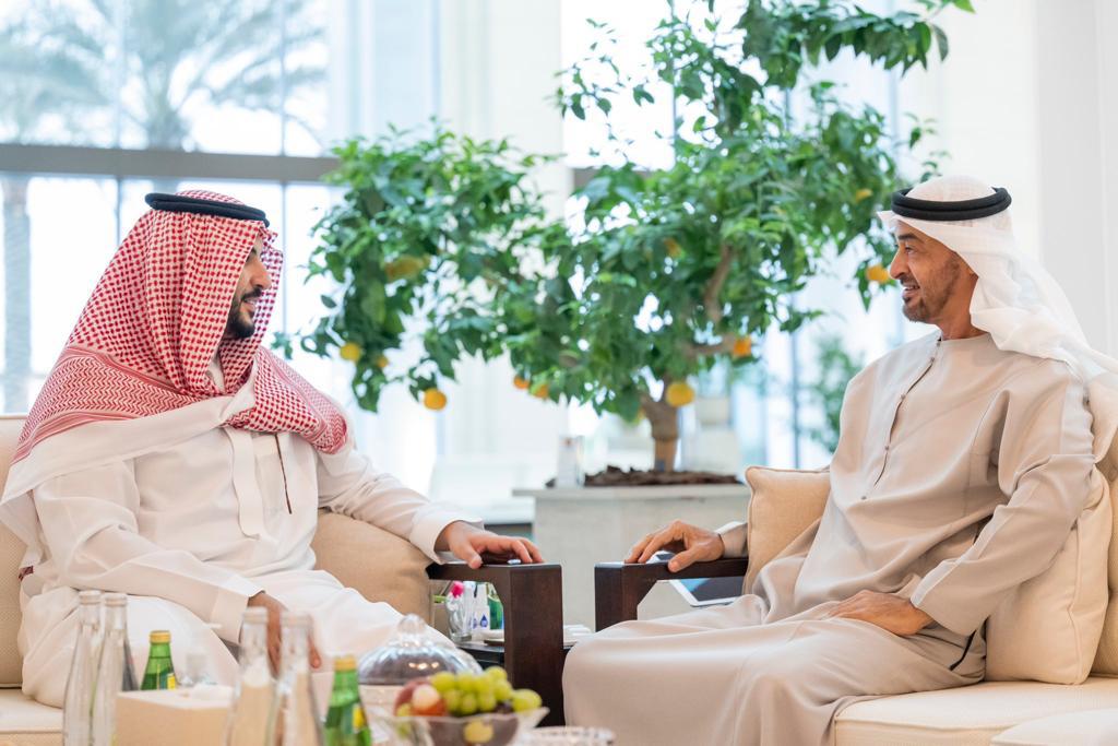 خالد بن سلمان يلتقي رئيس الإمارات