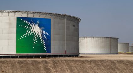 دعوات تطالب السعودية بالتدخل لضبط سوق النفط
