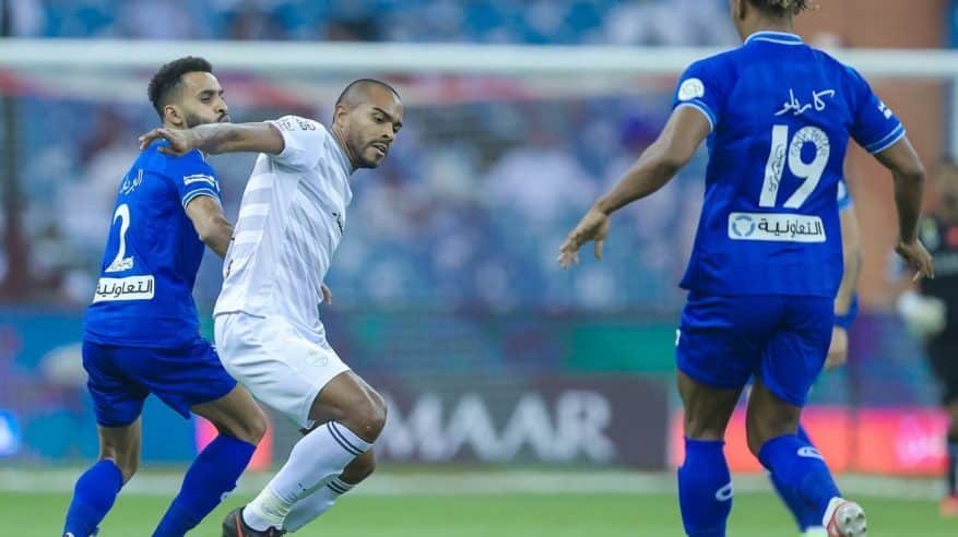 الطائي والهلال يتألقان دفاعيًا