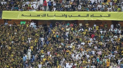 الاتحاد يتخطى الـ100 ألف مشجع