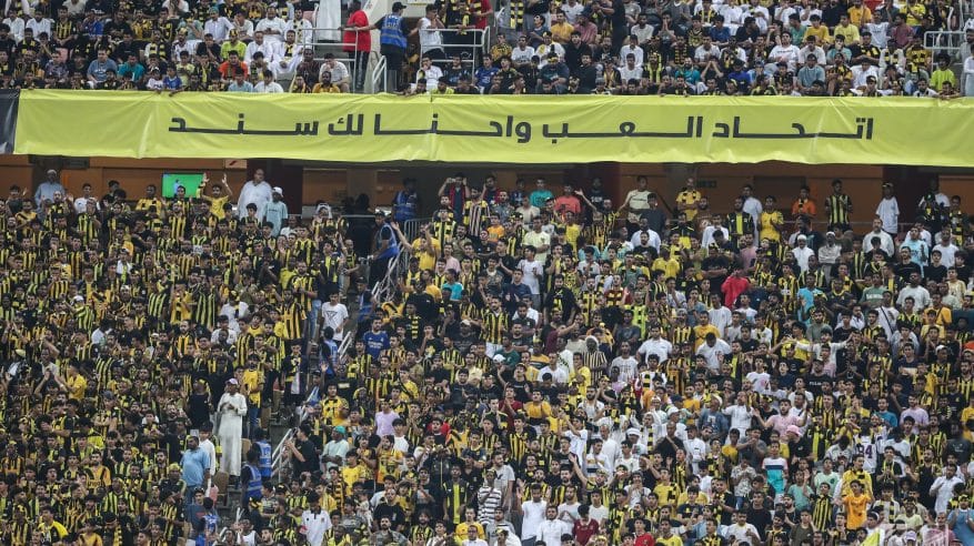 الاتحاد يتخطى الـ100 ألف مشجع