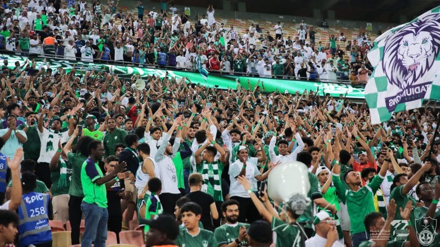 جماهير النادي الأهلي تخطف الأنظار