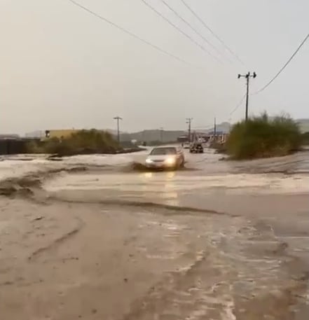 جريان السيول في وادي ملكان جنوب مكة المكرمة