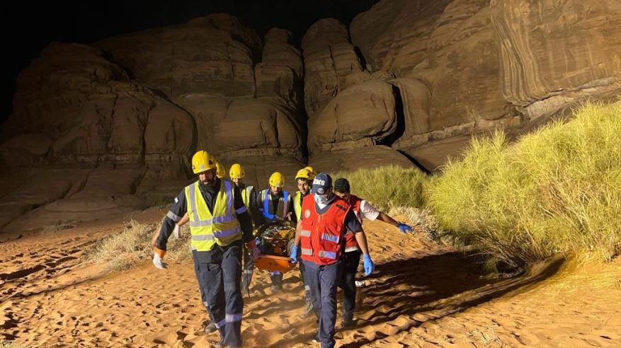 إصابة مواطن سقط من مرتفع جبلي في تبوك