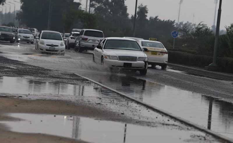 أمطار الكويت تغلق الشوارع الداخلية في بعض المناطق