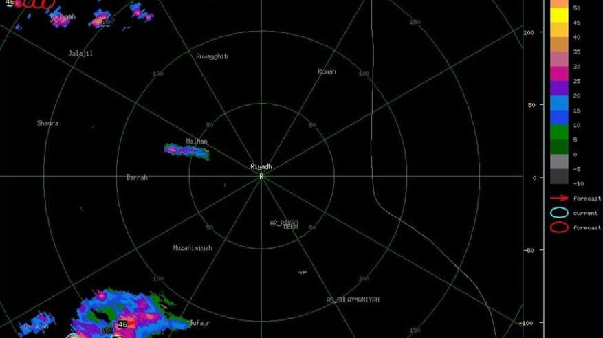 سحب رعدية على الرياض والقصيم وتوقعات بتطورها خلال ساعات