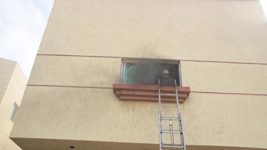 مدني جدة ينقذ مواطنًا من ذوي الإعاقة احترق منزله