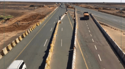 إغلاق مسارات الطريق للمتجه من ينبع إلى جدة