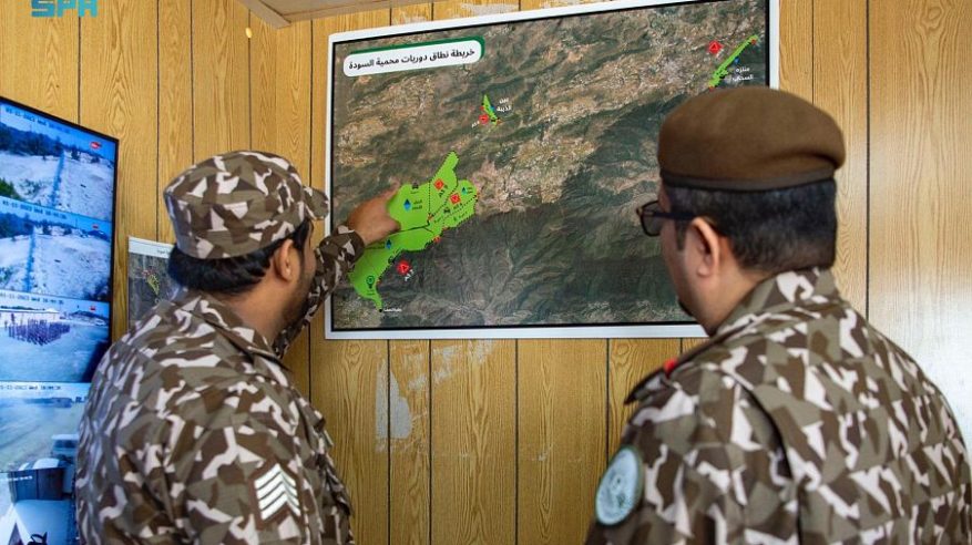 قائد القوات الخاصة للأمن البيئي يتفقد العمل بـ سودة عسير