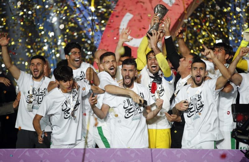 تتويج منتخب العراق باحتفالات خليجي 25