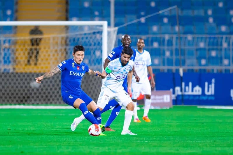 الهلال وأبها