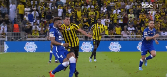 خبير تحكيمي: طارق حامد نجا من الطرد أمام الهلال مرتين