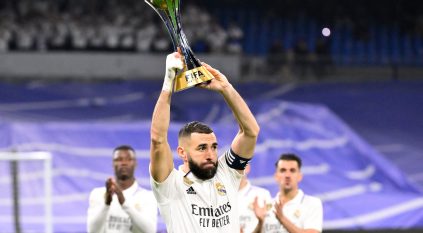 بنزيما يُقدم لقب كأس العالم للأندية لجماهير ريال مدريد