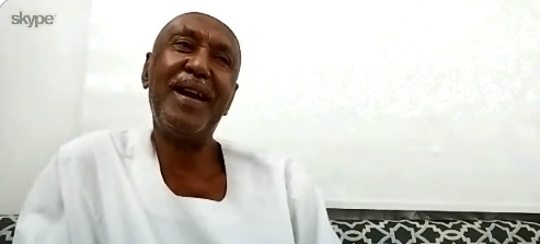 سوداني يلتقي طلابه بعد 25 عامًا: المشاغبون أصبحوا معلمين